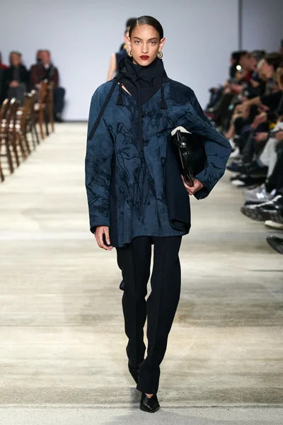Look 24